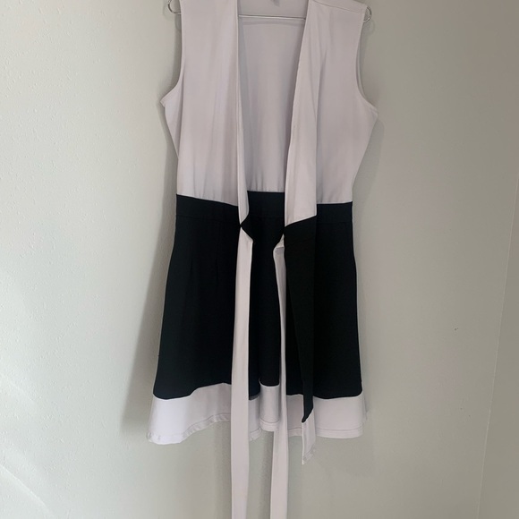 Women’s Wendy Williams Size M Wrap Around Dress. - Picture 12 of 13